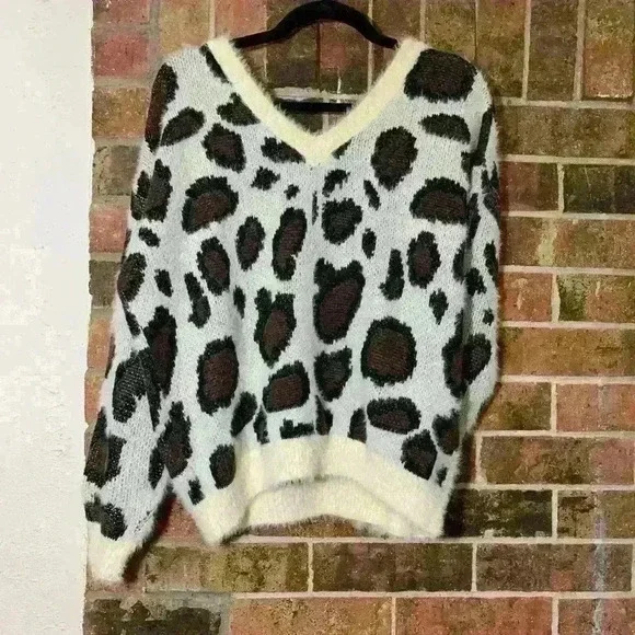 Cheetah Print Fuzzy Sweater - Picture 2 of 3